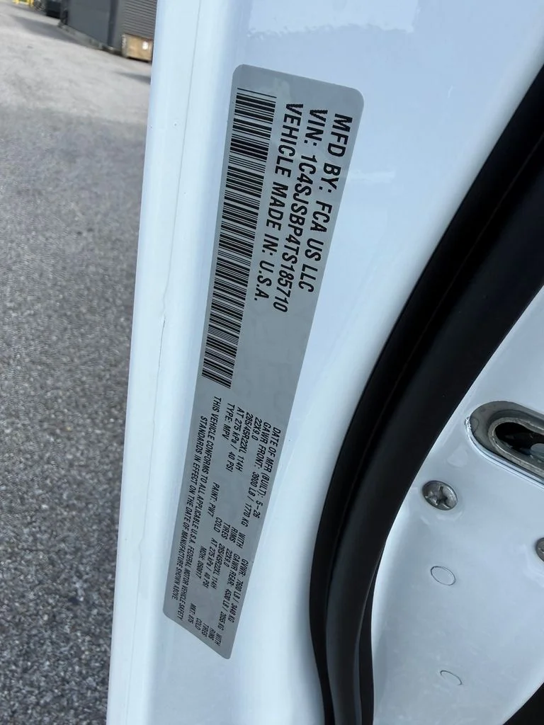 New 2026 Bright White Clear-Coat Exterior Paint Jeep Limited Reserve image 24