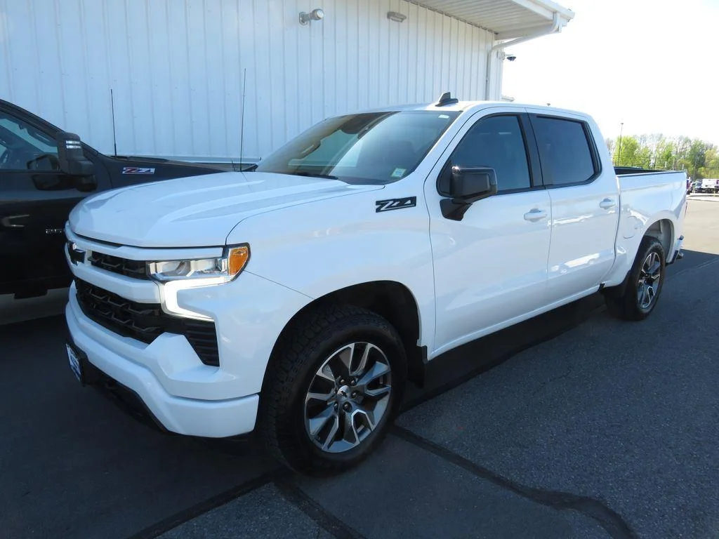 Used 2023 Summit White Chevrolet RST image 11