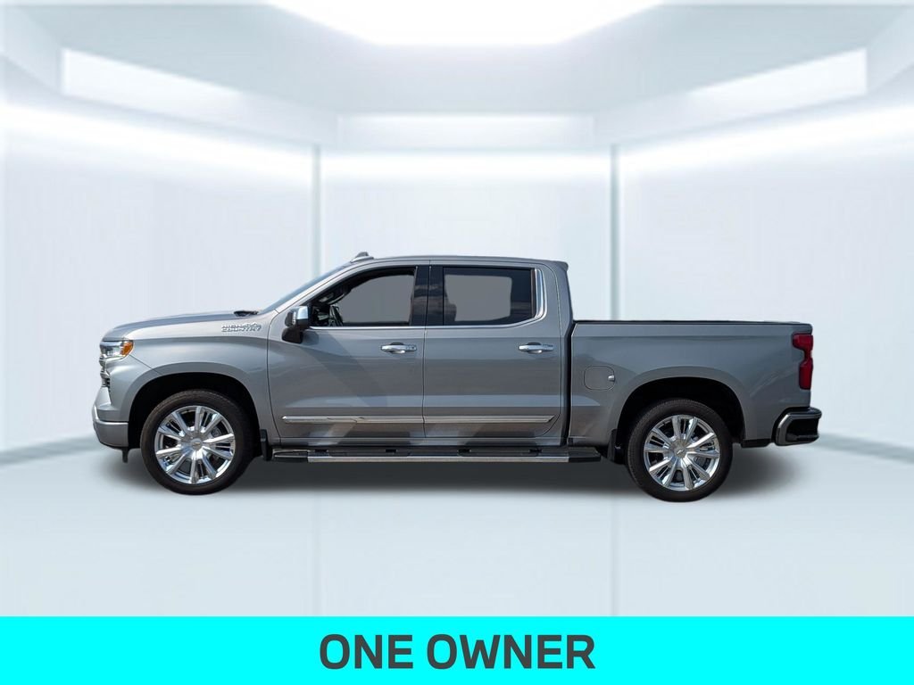 Used 2024 Gray Chevrolet High Country image 2