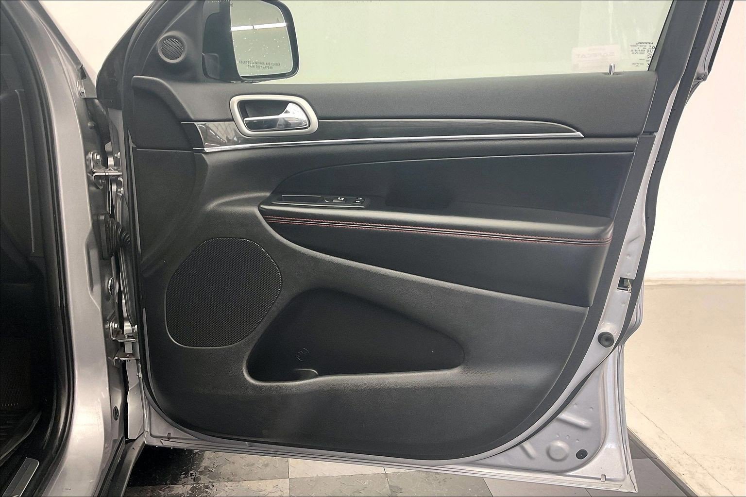Used 2018 Silver Jeep Trailhawk 4x4 image 26