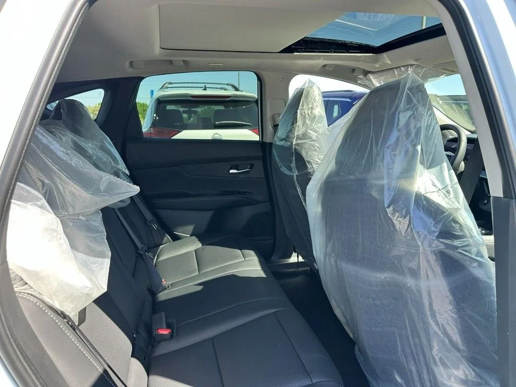 New 2026 Everest White Pearl TriCoat Nissan SL image 4