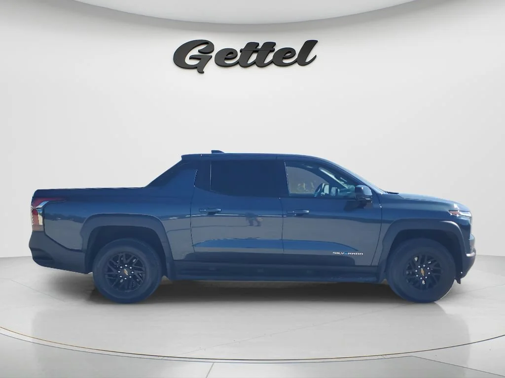 Used 2026 Blue Smoke Metallic Chevrolet LT - Standard Range image 11