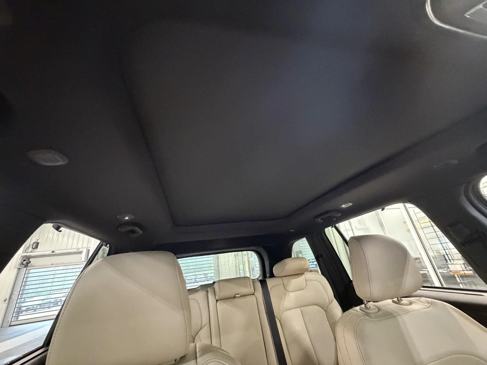 Used 2024 Diamond Black Crystal Pearlcoat Jeep Limited image 22