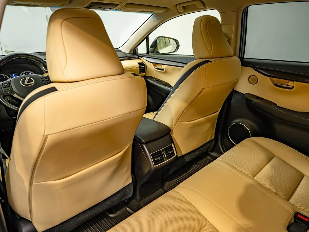 Used 2015 White Pearl Lexus 200t image 37
