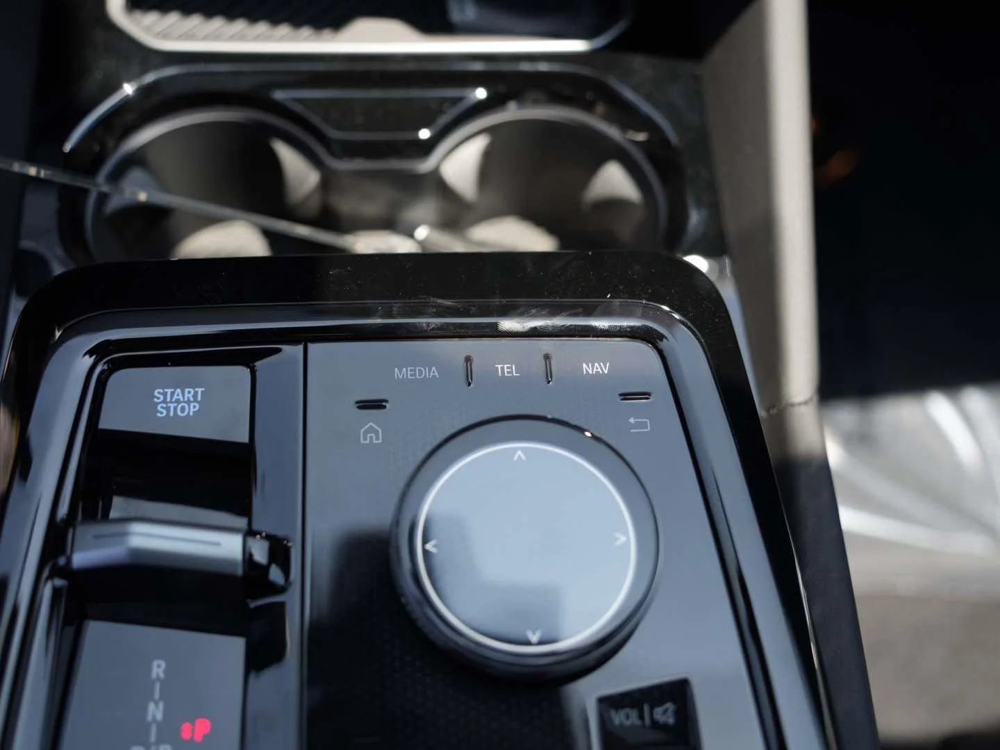 New 2027 Black Sapphire Metallic BMW eDrive40 image 21