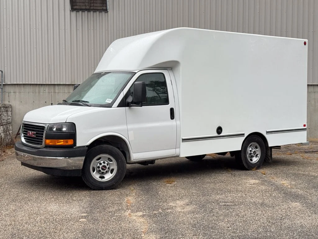 New 2026 Summit White GMC 1WT image 2