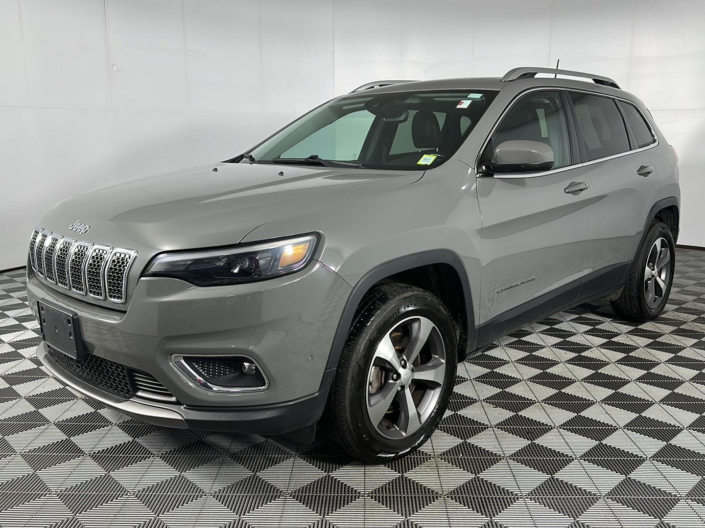 Used 2021 Sting-Gray Clearcoat Jeep Limited image 3