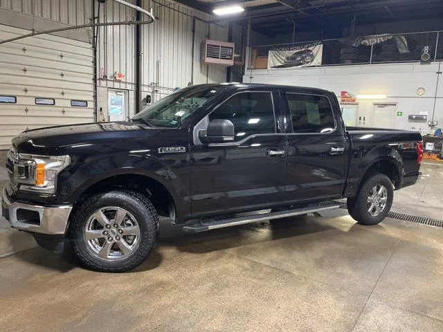 Used 2020 Black Ford XLT image 2
