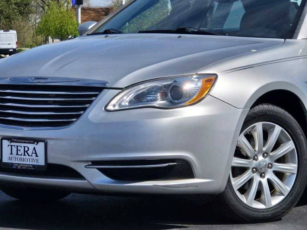 Used 2011 Chrysler 200 Touring with VIN 1C3BC2EB8BN592280 for sale in Plano, IL
