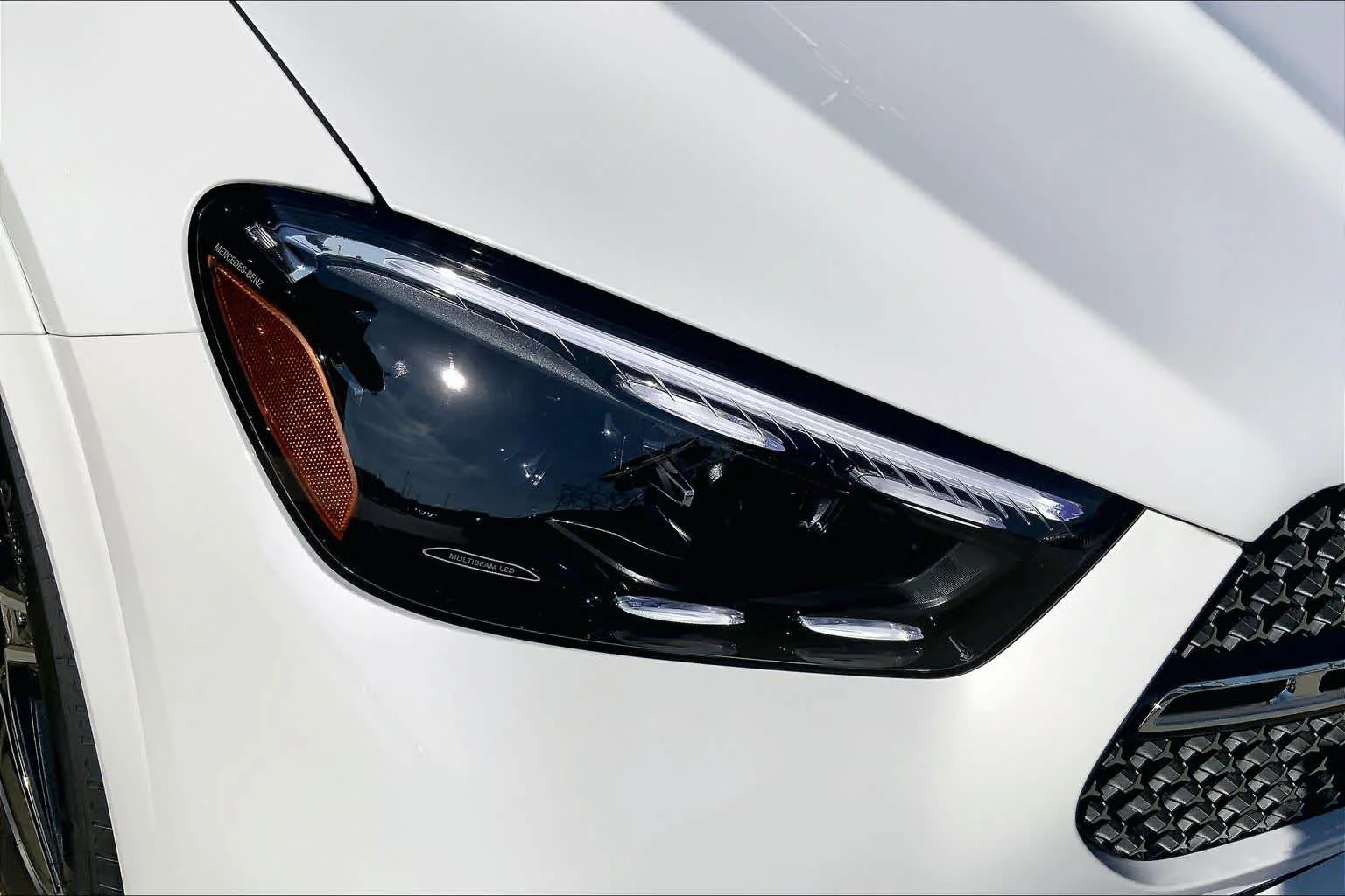 New 2026 MANUFAKTUR Moonlight White Metallic Mercedes-Benz GLE 450 image 13