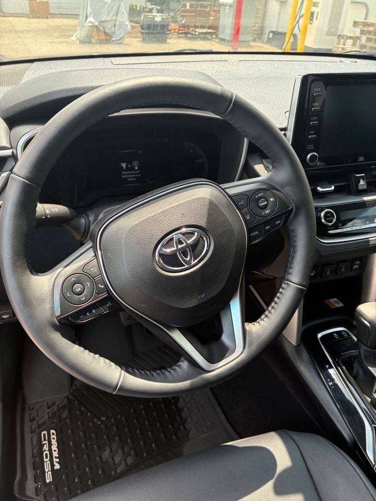 Used 2022 Black Toyota XLE image 22