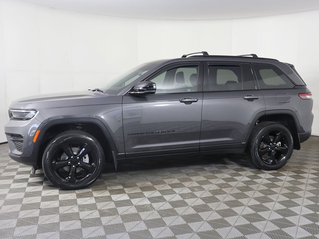 Used 2024 Gray Jeep Altitude X image 16