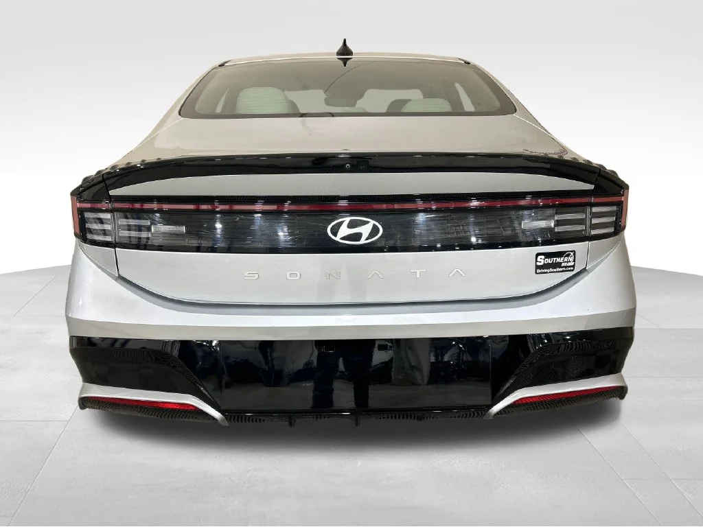 Used 2025 Silver Hyundai SEL image 4