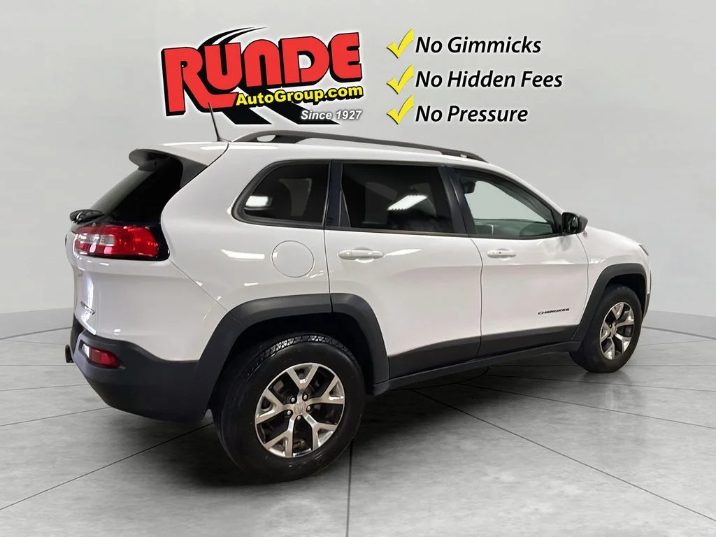 Used 2016 Bright White Clearcoat Jeep Trailhawk image 6