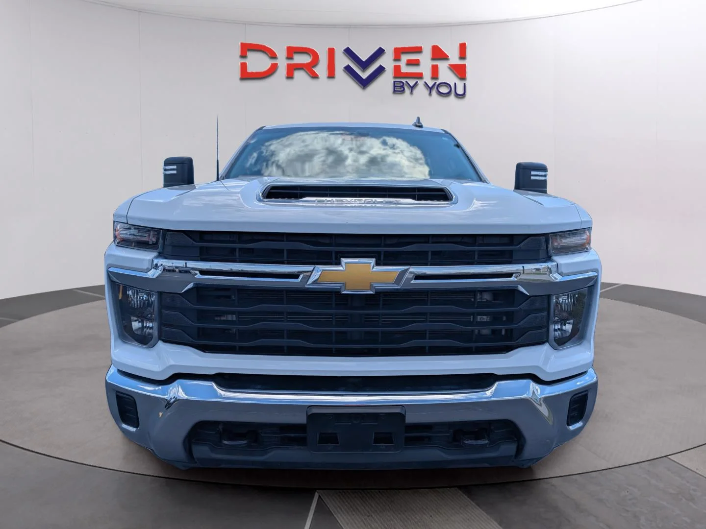 Used 2024 Summit White Chevrolet LT image 8