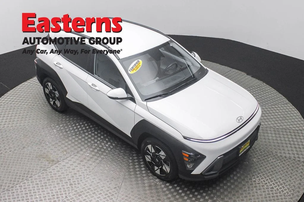 Used 2024 White Hyundai SEL image 3