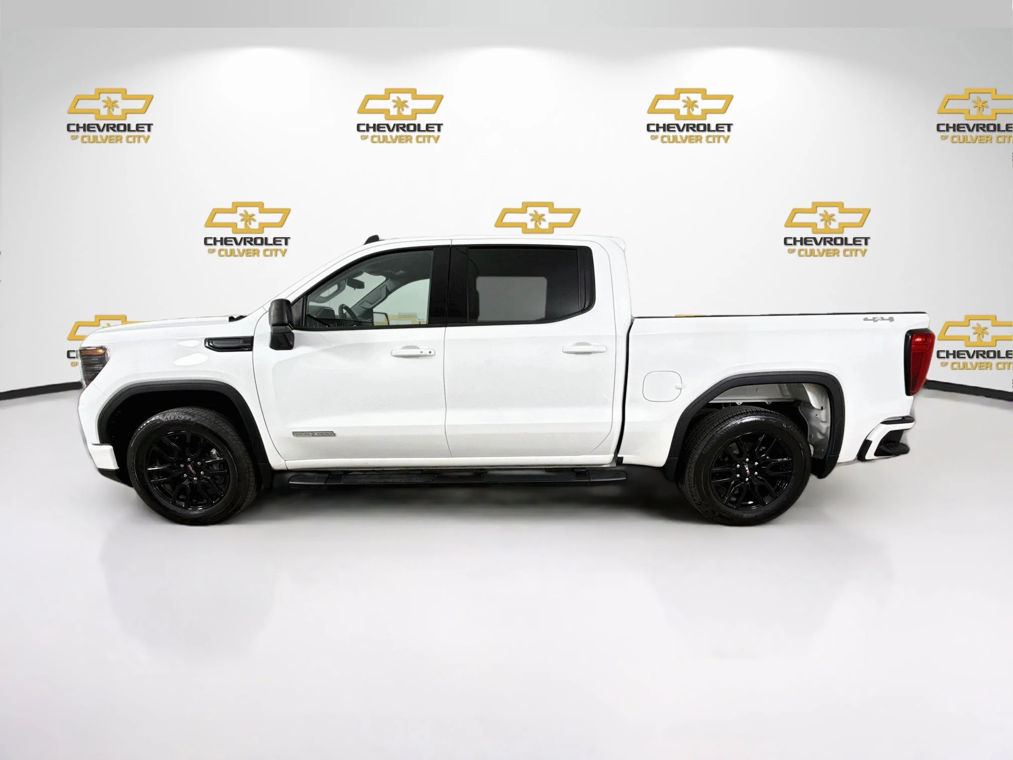Used 2024 Summit White GMC Elevation image 5