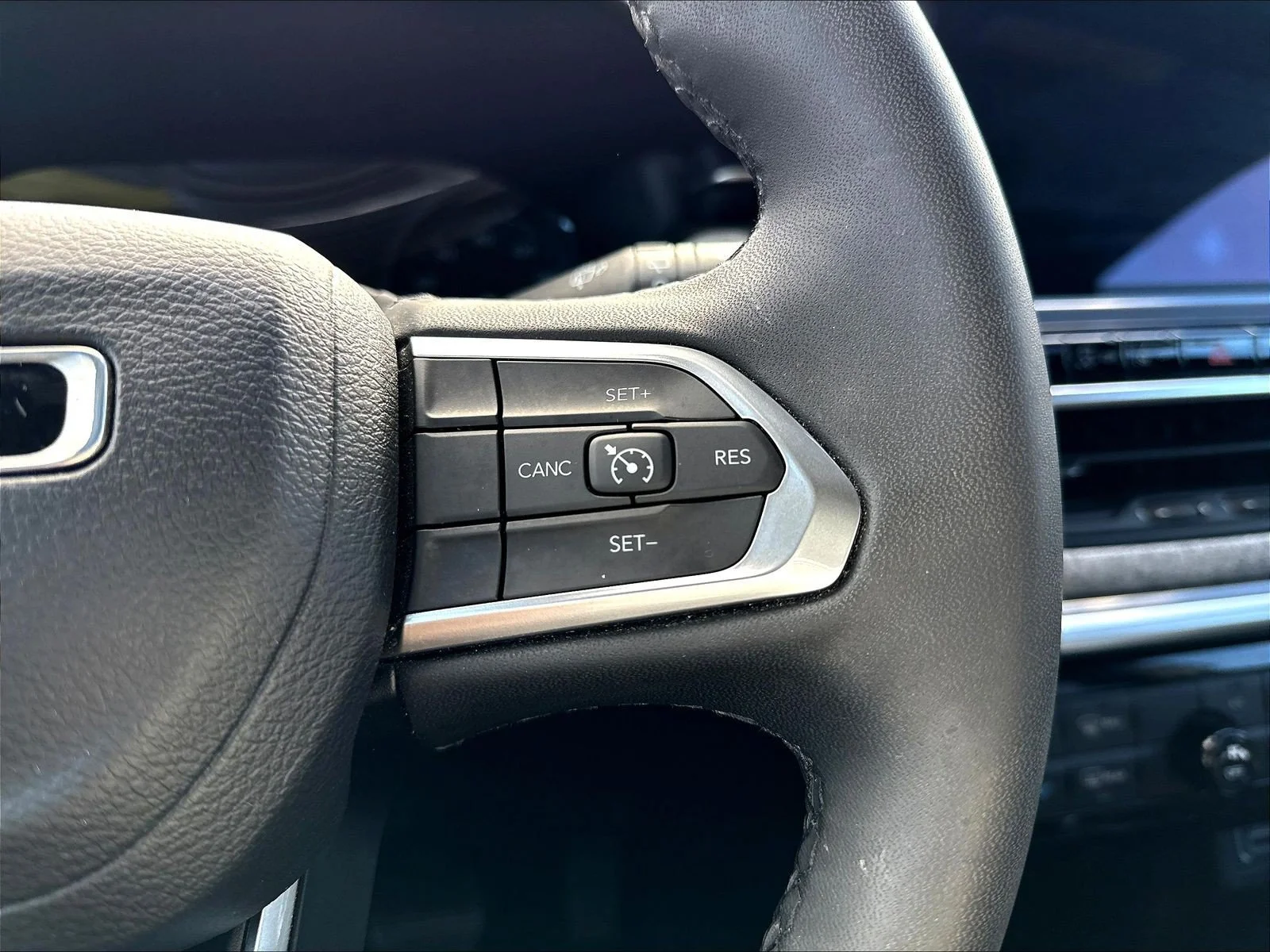 Used 2023 Bright White Clearcoat Jeep Latitude Lux image 15