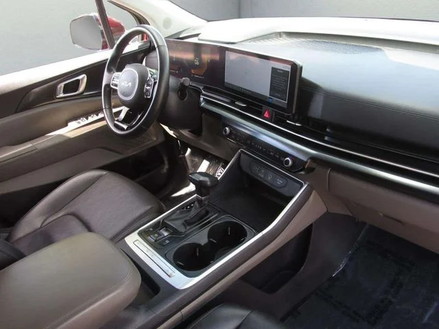 Used 2025 Red Kia LXS image 9