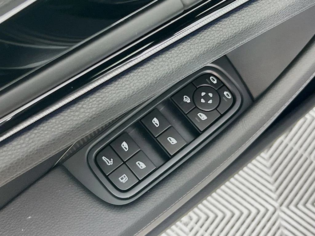 2025 Porsche Panamera 4 E-Hybrid - Photo 20