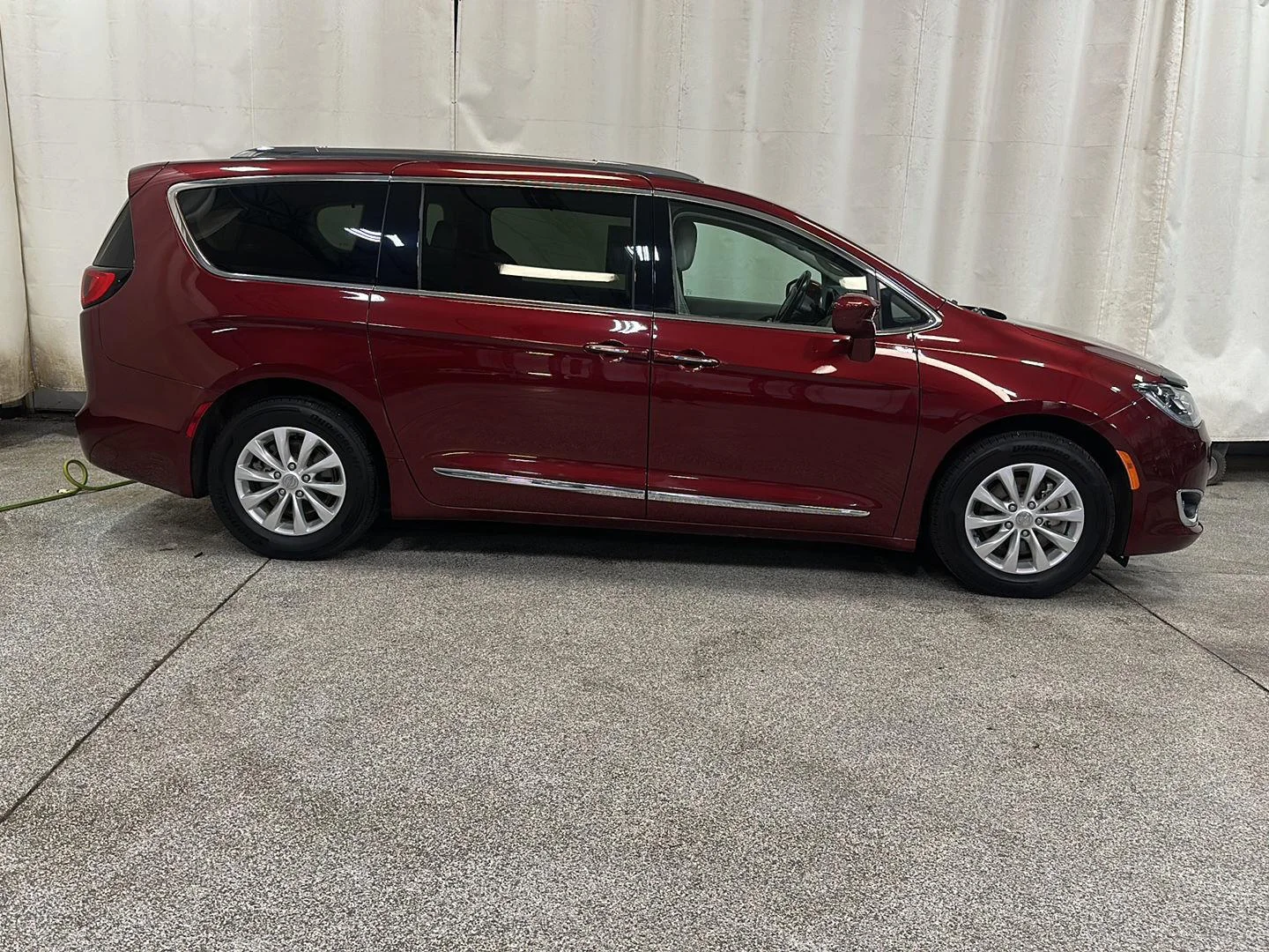 Used 2019 Velvet Red Pearlcoat Chrysler Touring L image 6