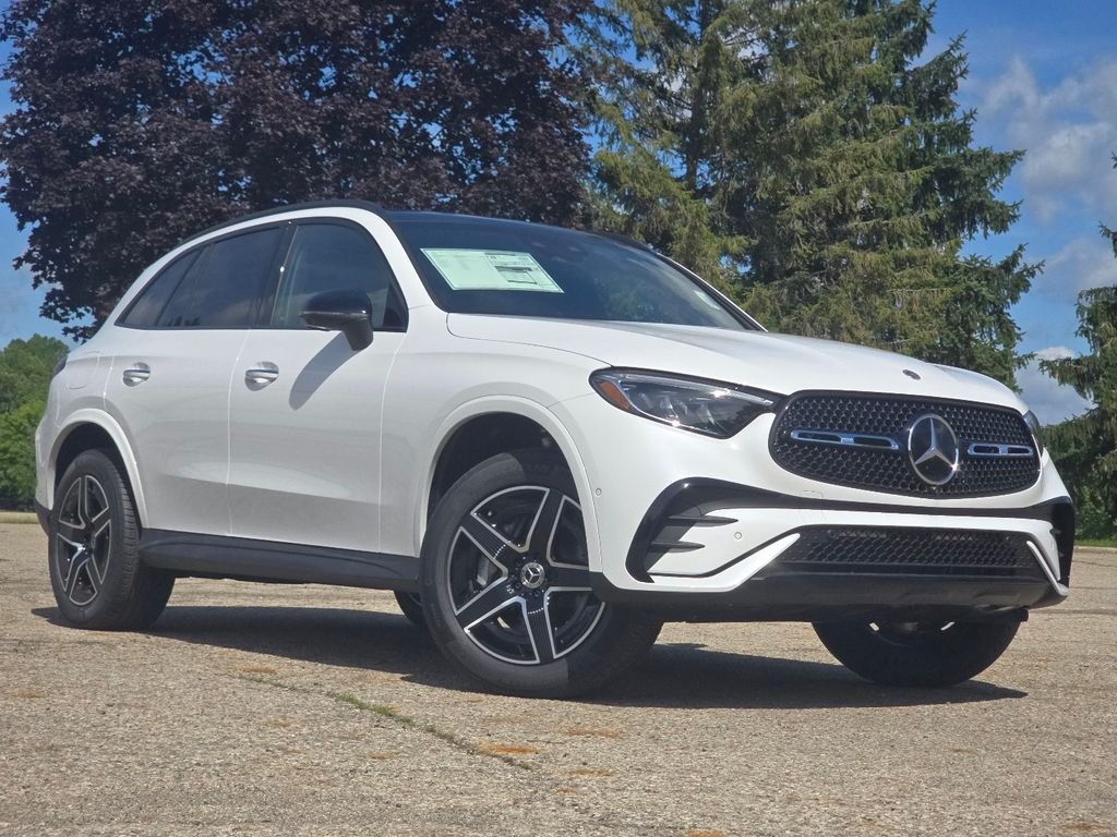 New 2026 MANUFAKTUR Moonlight White Metallic Mercedes-Benz GLC 300 image 2