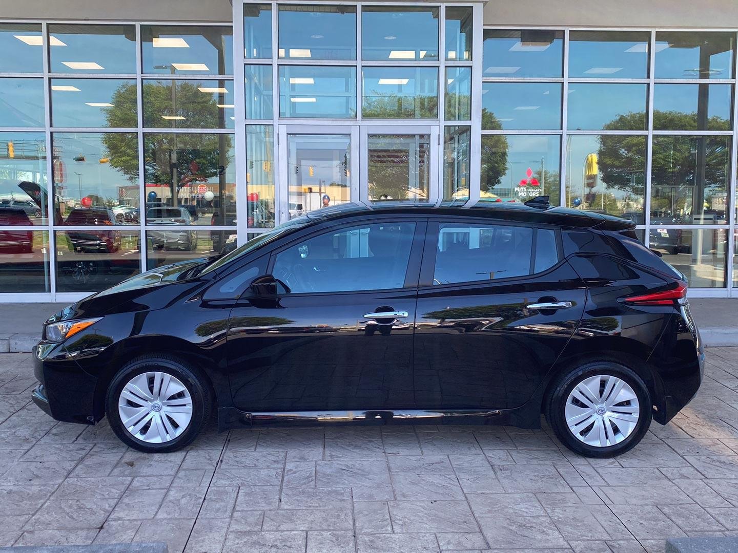 Certified Used 2023 Super Black Nissan S image 5