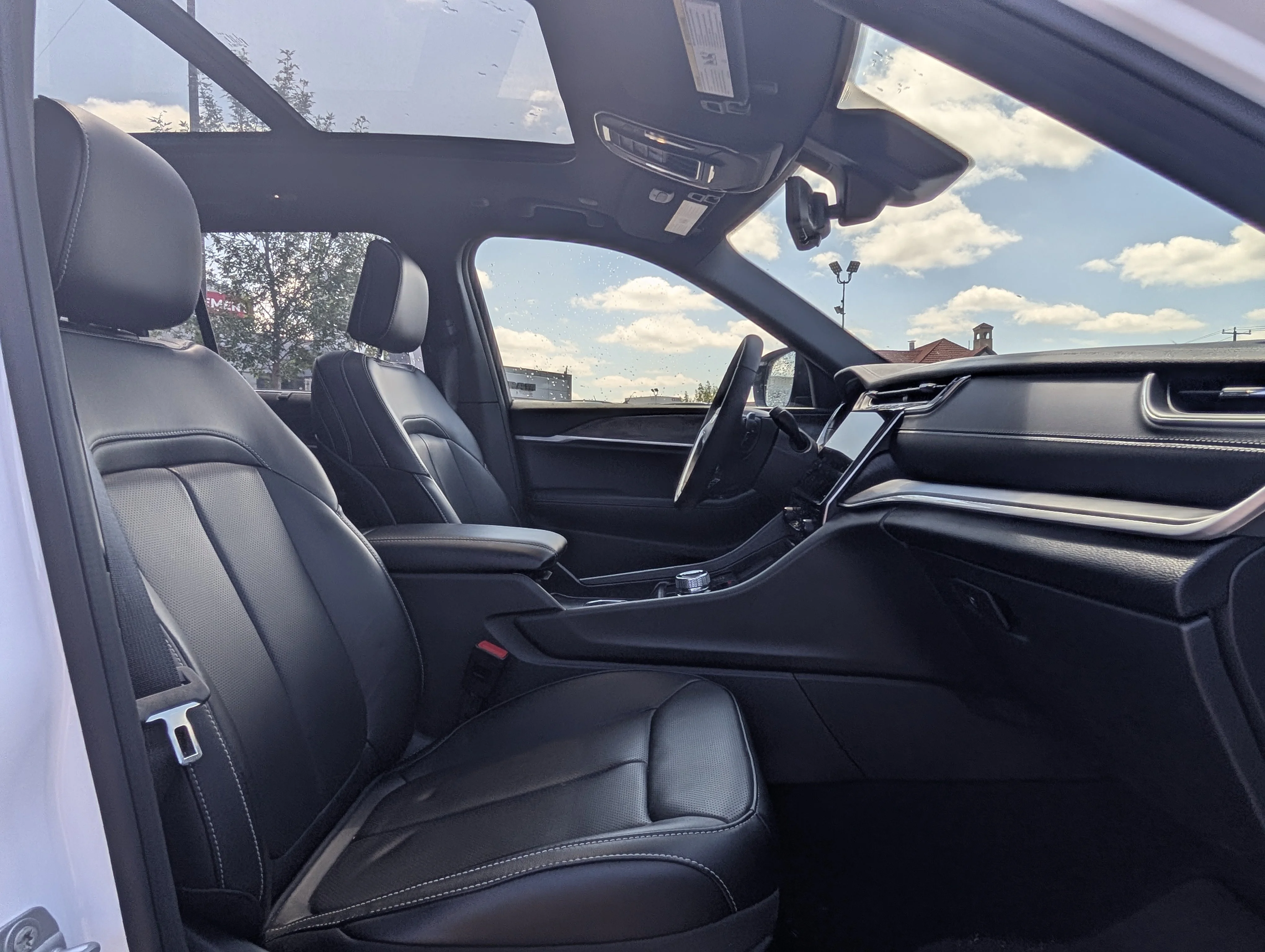New 2025 Bright White Jeep Limited image 24