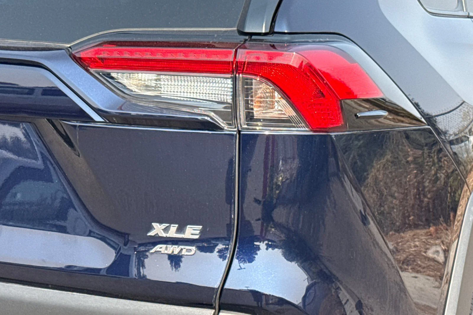 Used 2025  Toyota XLE Premium image 26