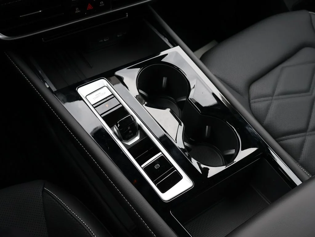 New 2026 Black Volkswagen 2.0T SE w/Technology image 17