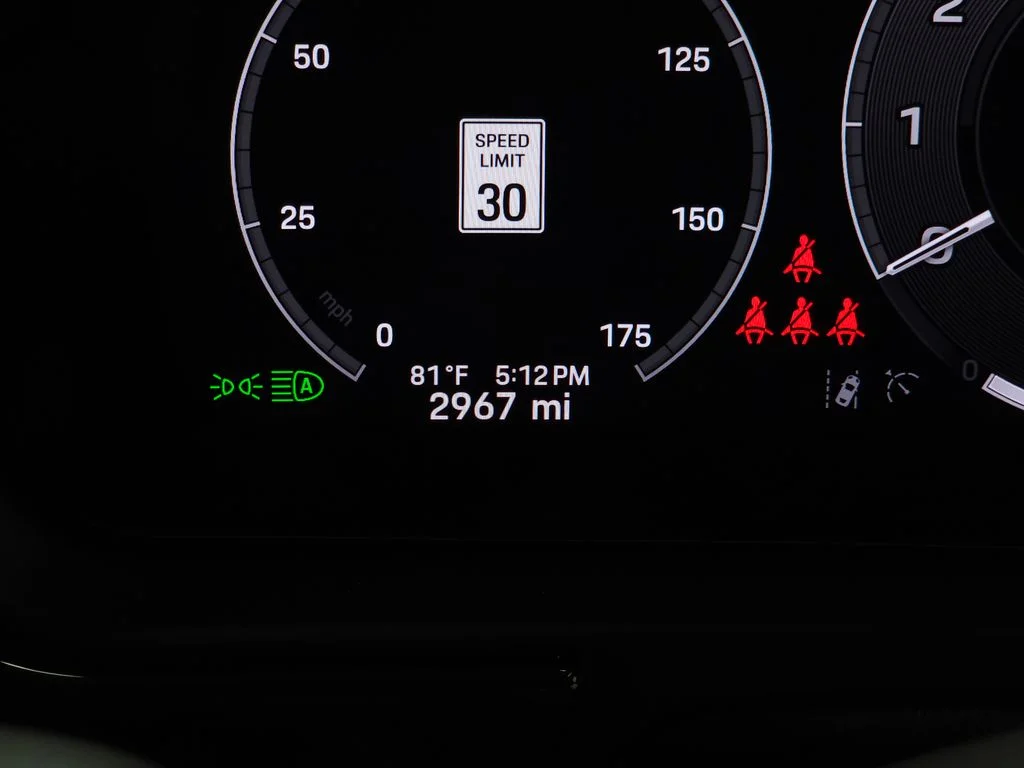 Used 2025  Porsche Base image 23