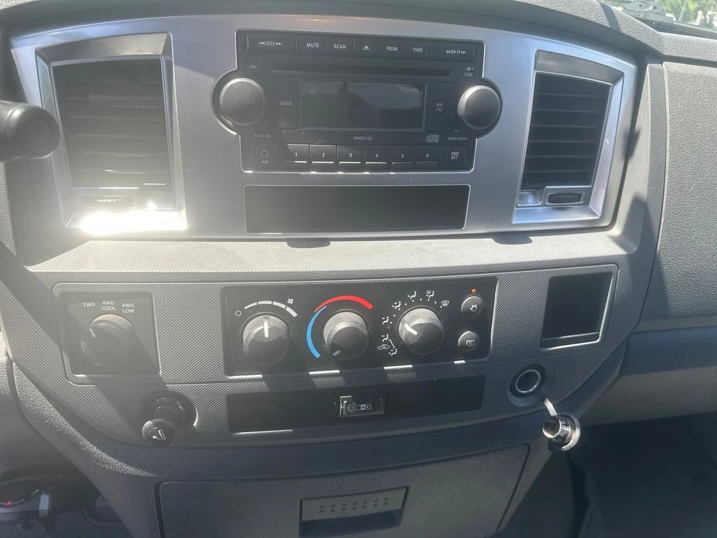 Used 2008 Gray Dodge SLT image 19