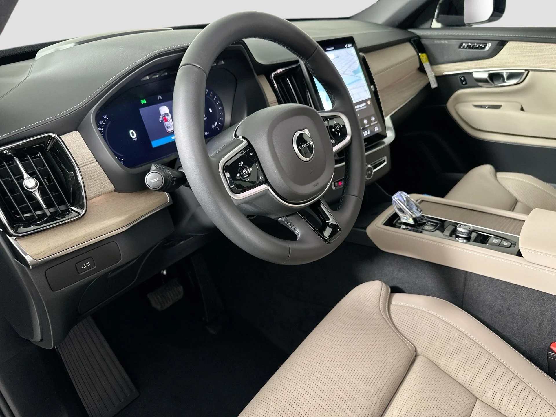 New 2026 Mulberry Red Volvo Ultra image 10