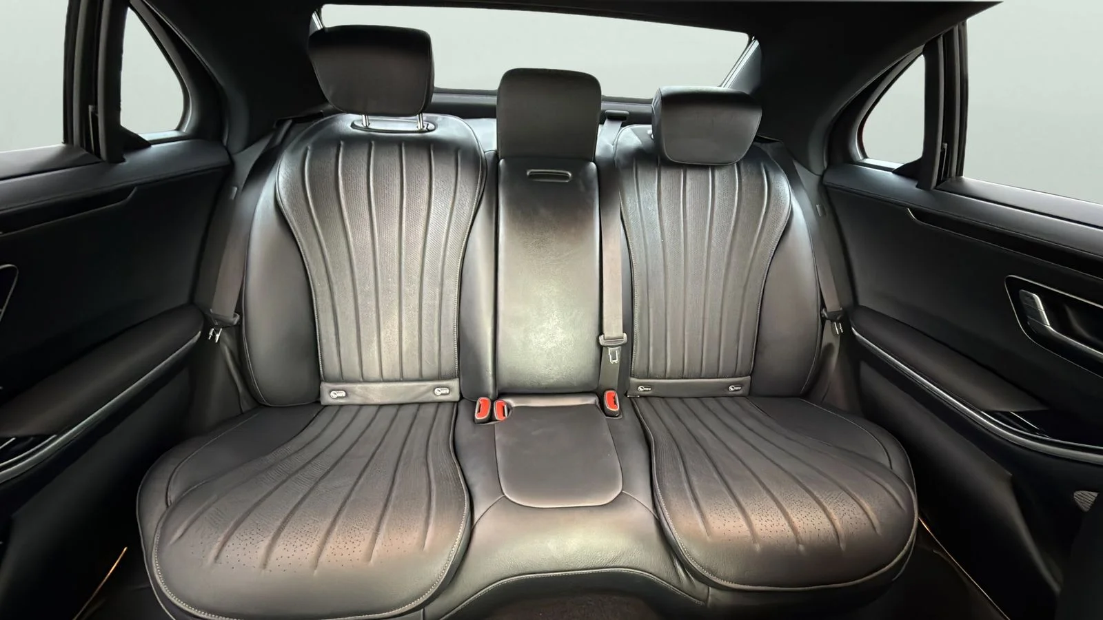 Used 2023  Mercedes-Benz S 500 image 54