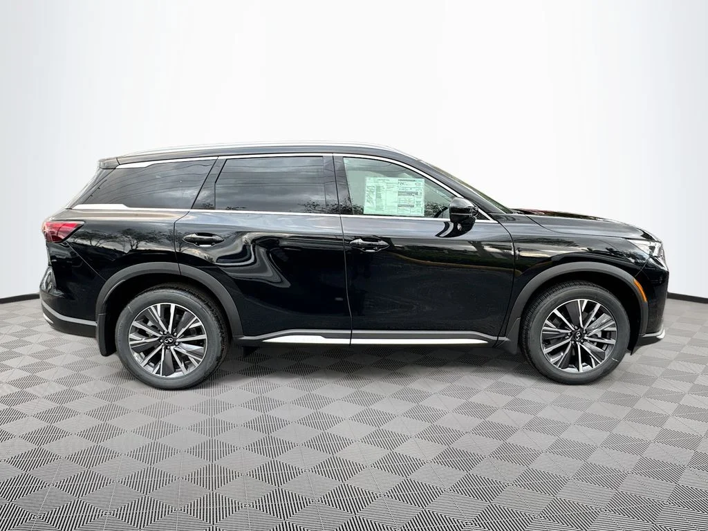 Certified Used 2026 Black INFINITI LUXE image 5