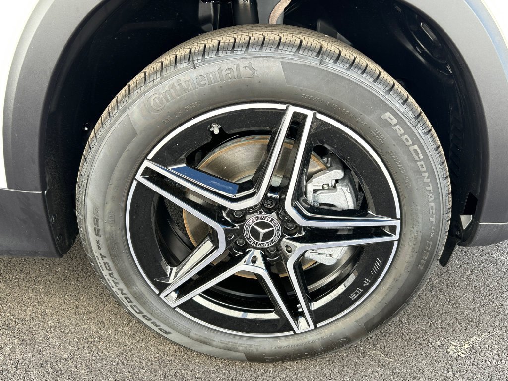 New 2026 Polar White Mercedes-Benz GLB 250 image 37