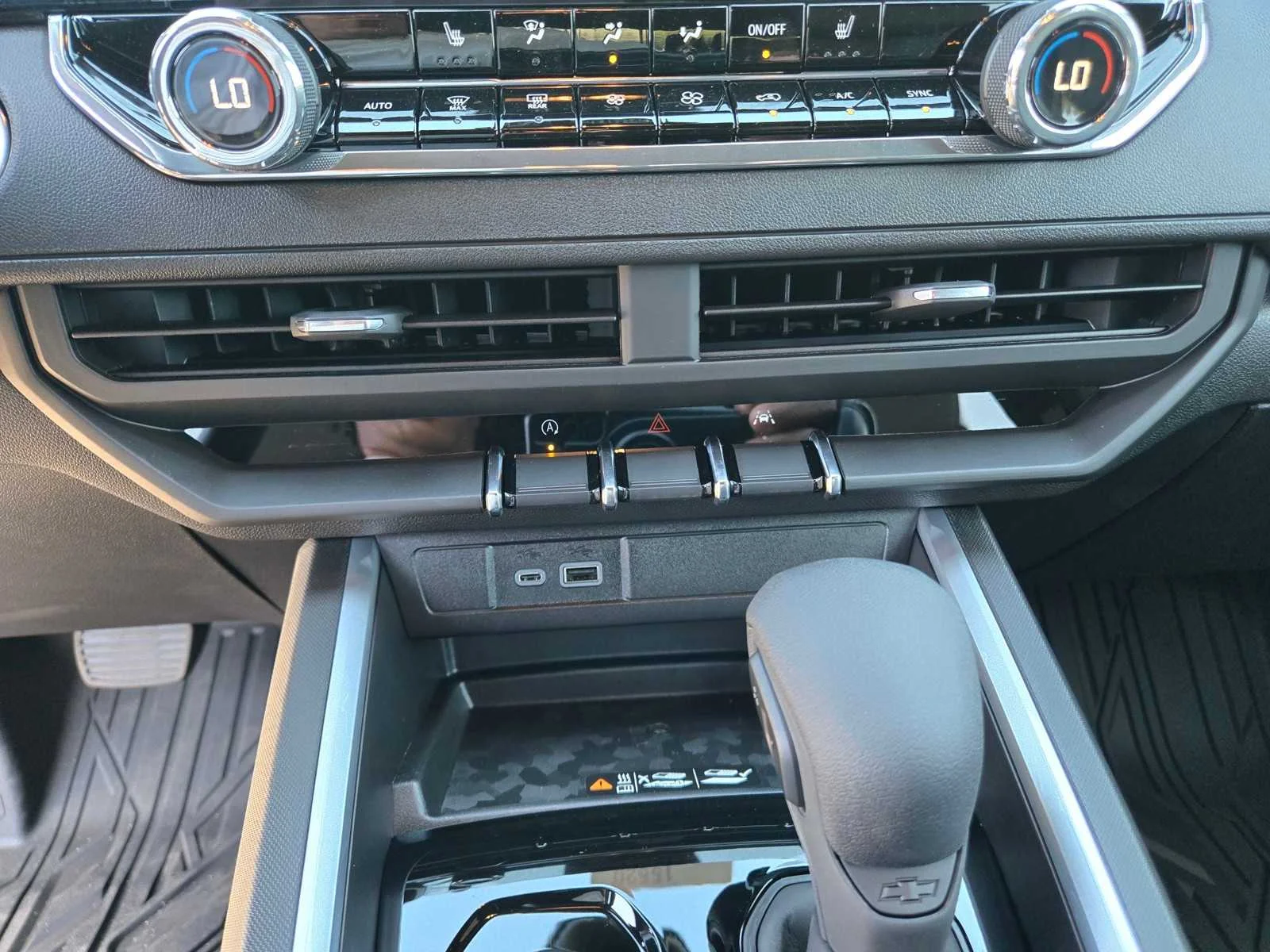 2026 Chevrolet Colorado Trail Boss - Photo 14