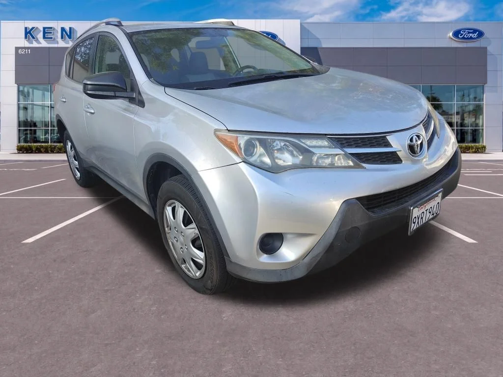 Used 2013 Silver Toyota LE image 18