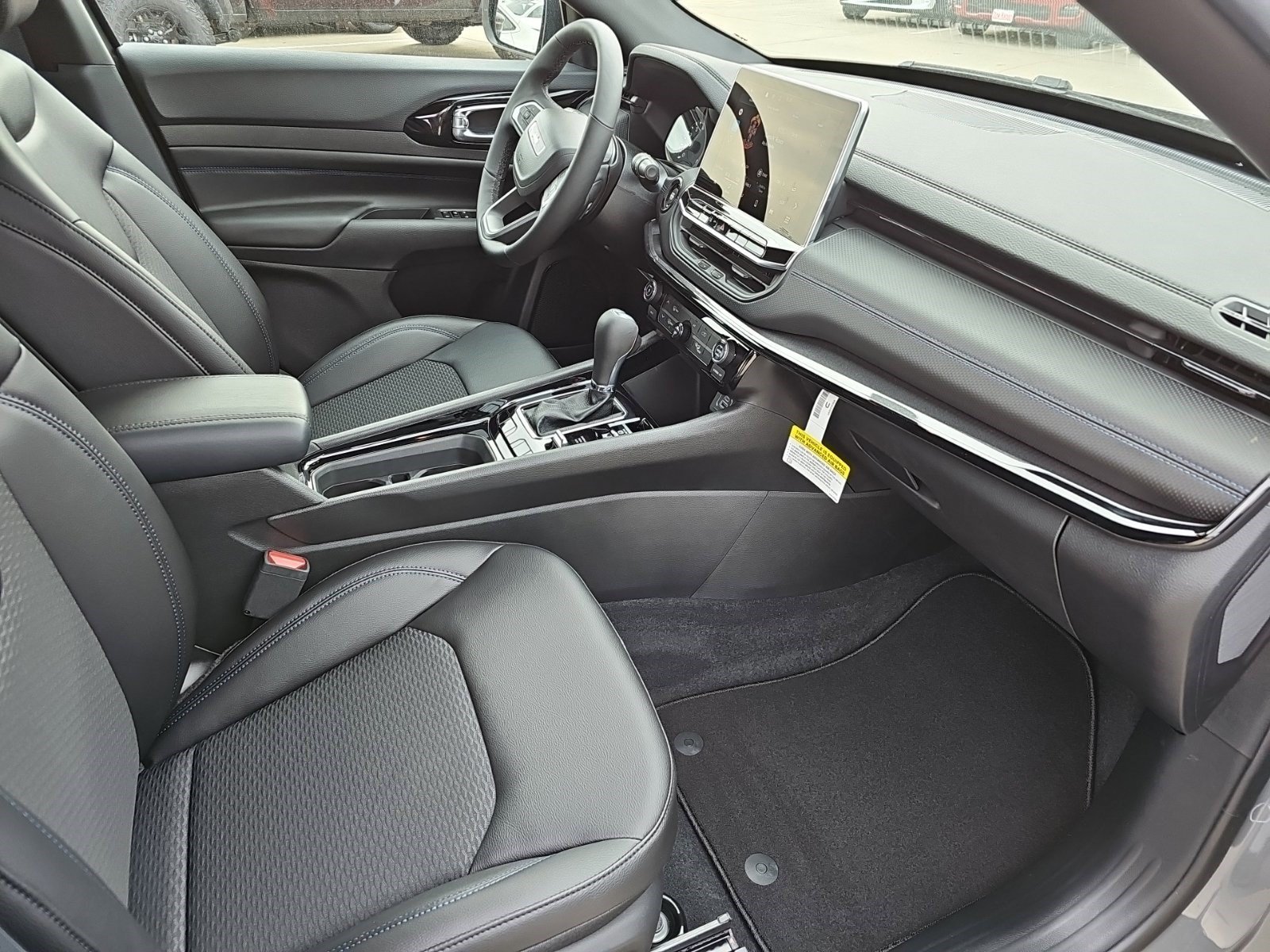 New 2027 Sting-Gray Clearcoat Jeep Latitude Altitude image 9