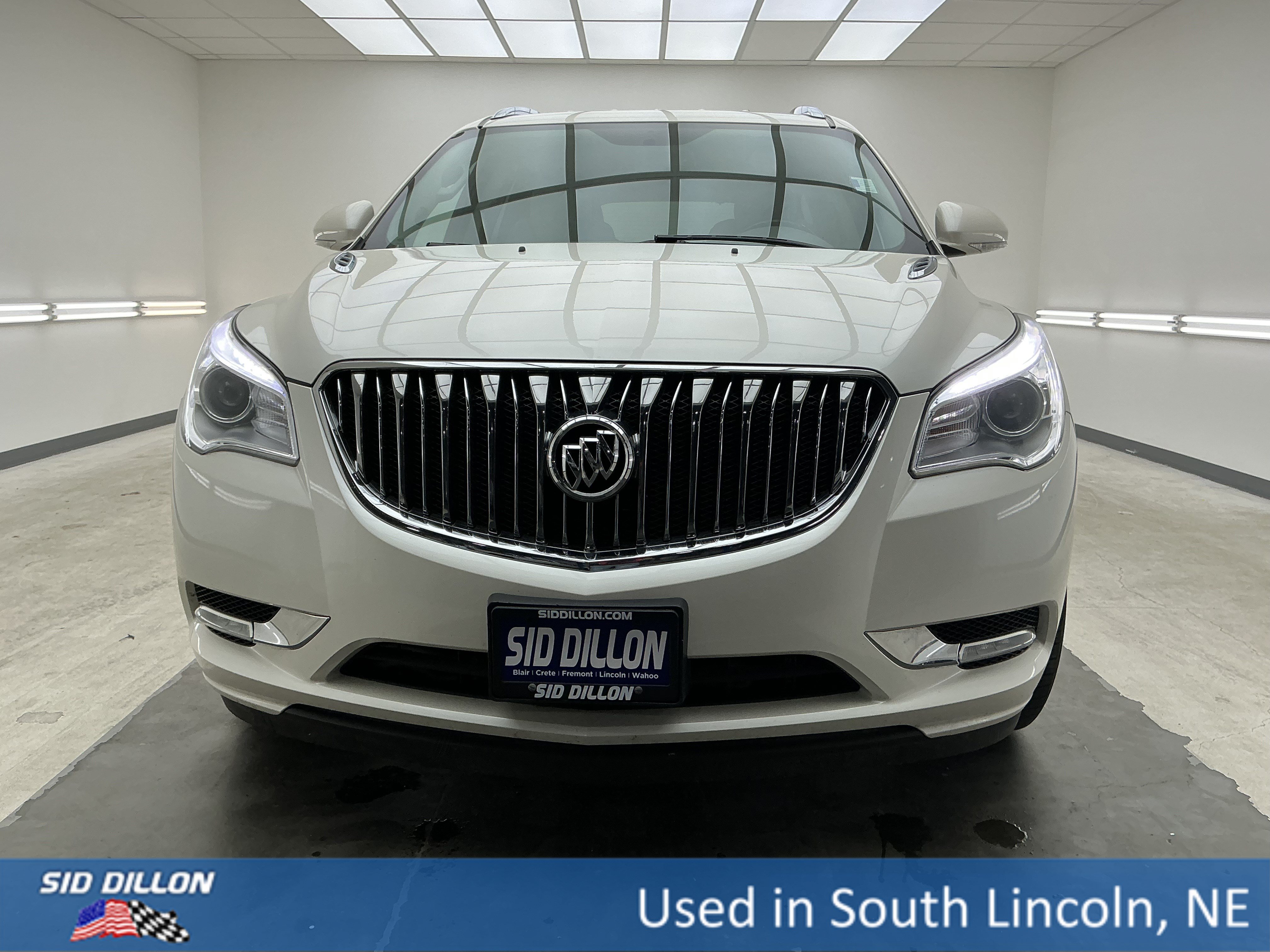 Used 2013 White Diamond Tricoat Buick  image 2