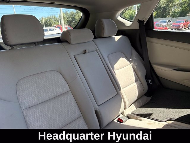 Used 2018 Silver Hyundai SE image 9