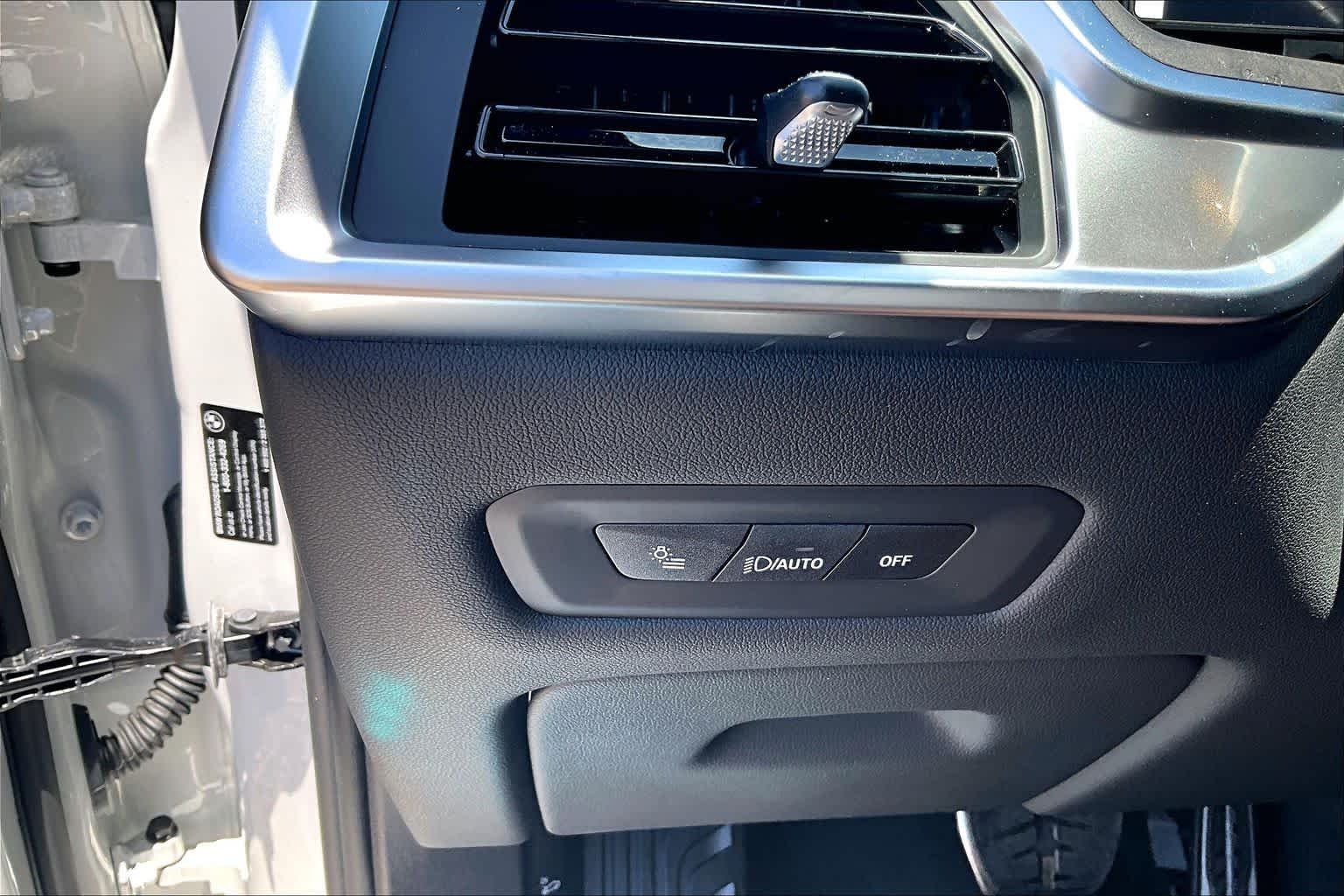 New 2026 Mineral White Metallic BMW xDrive50e image 18