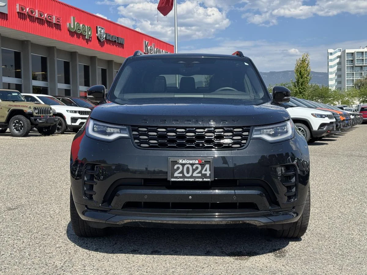 Used 2024 Black Land Rover Dynamic Se image 3