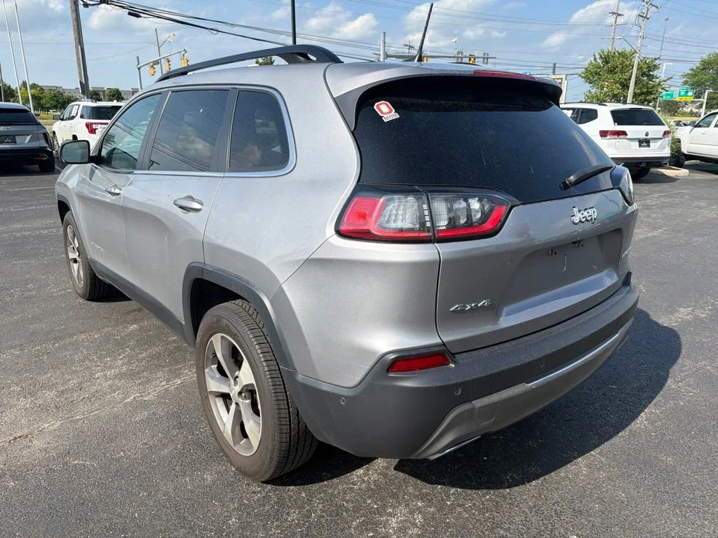 Used 2022 Gray Jeep Limited image 3