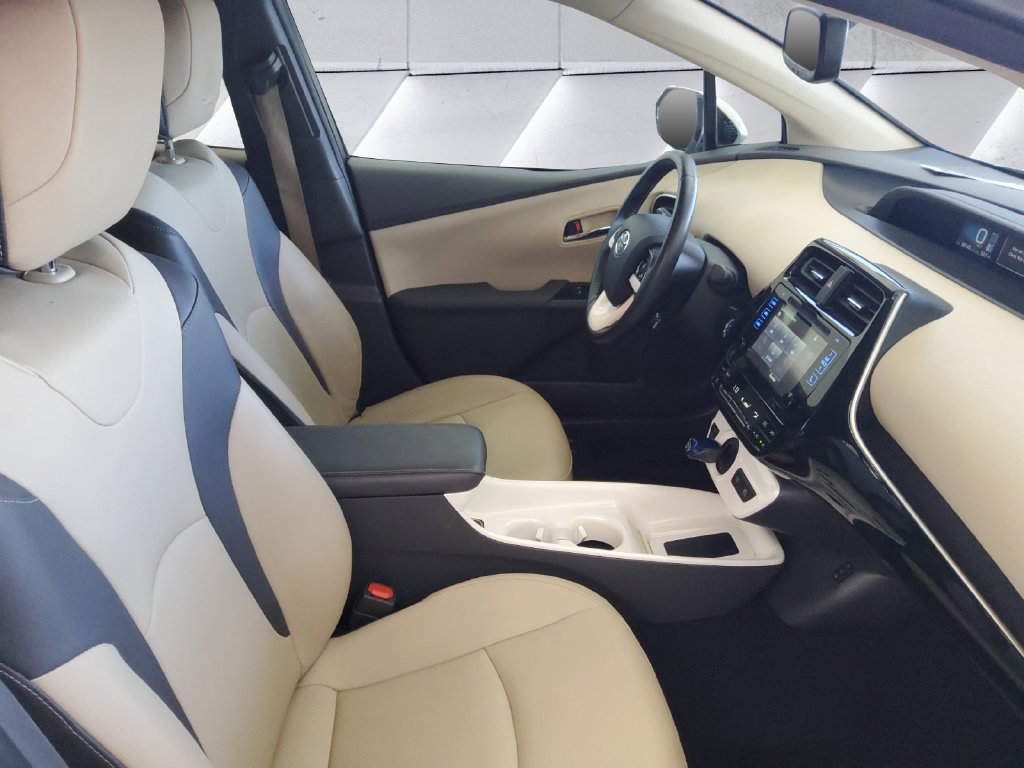 Used 2016 White Toyota Four image 13