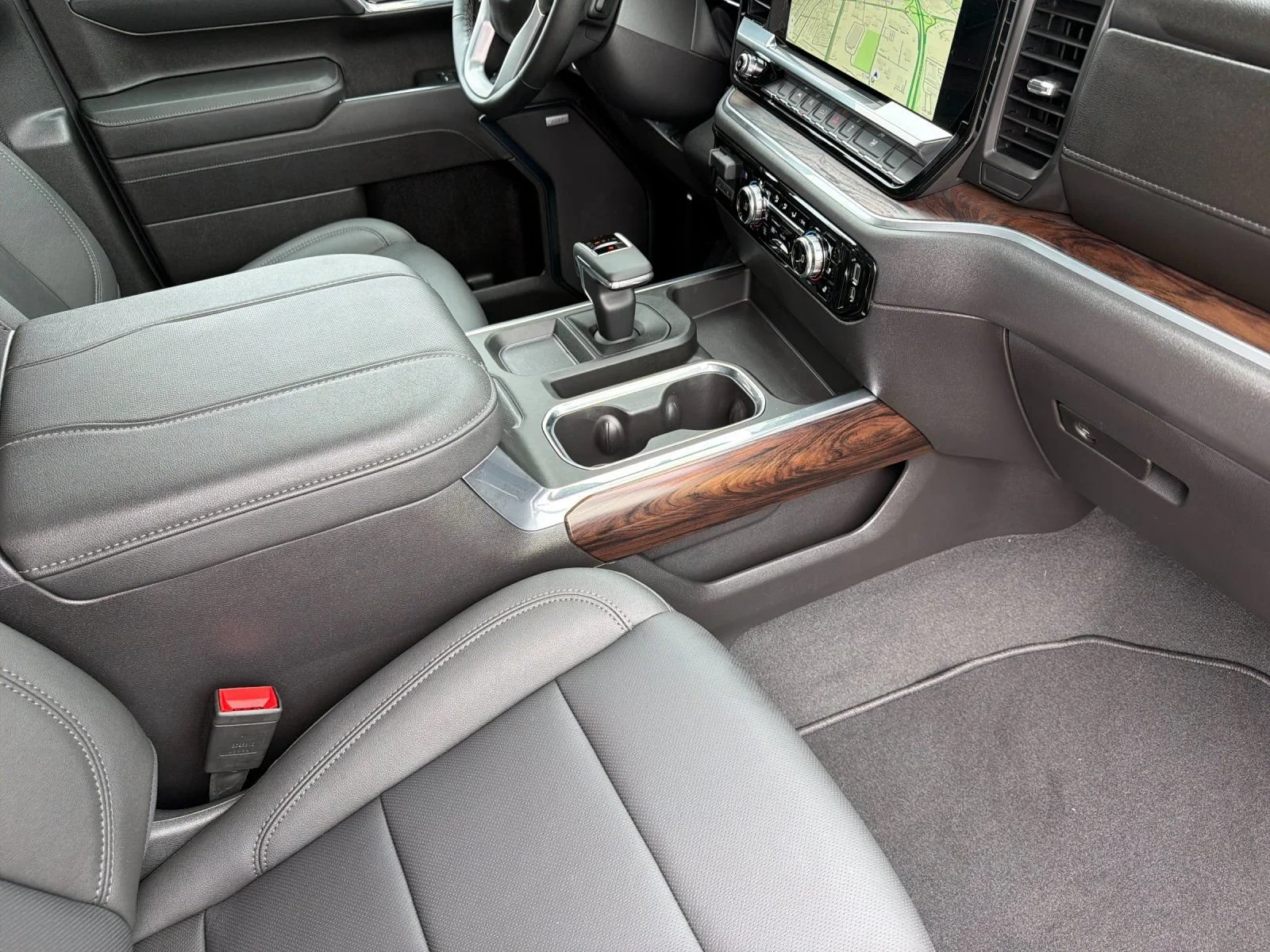2026 GMC Sierra 1500 SLT - Photo 14