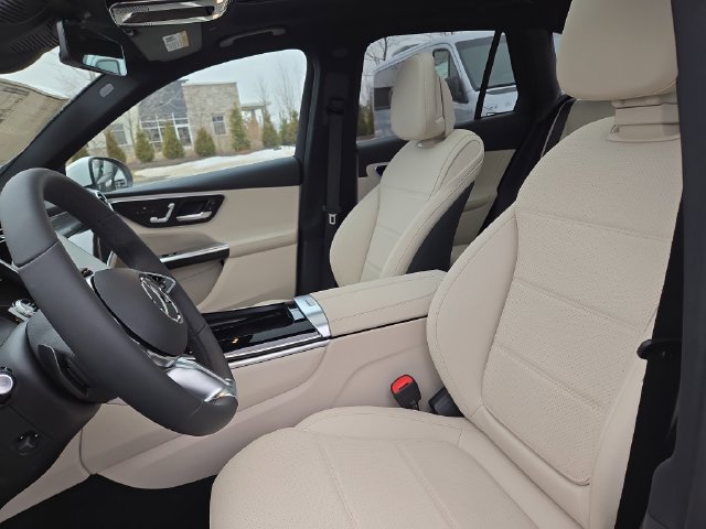 New 2026 Polar White Mercedes-Benz GLC300 image 26