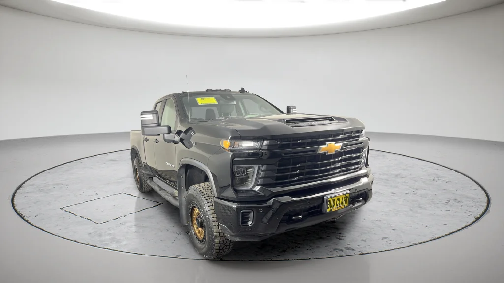 Used 2025 Black Chevrolet Custom image 5