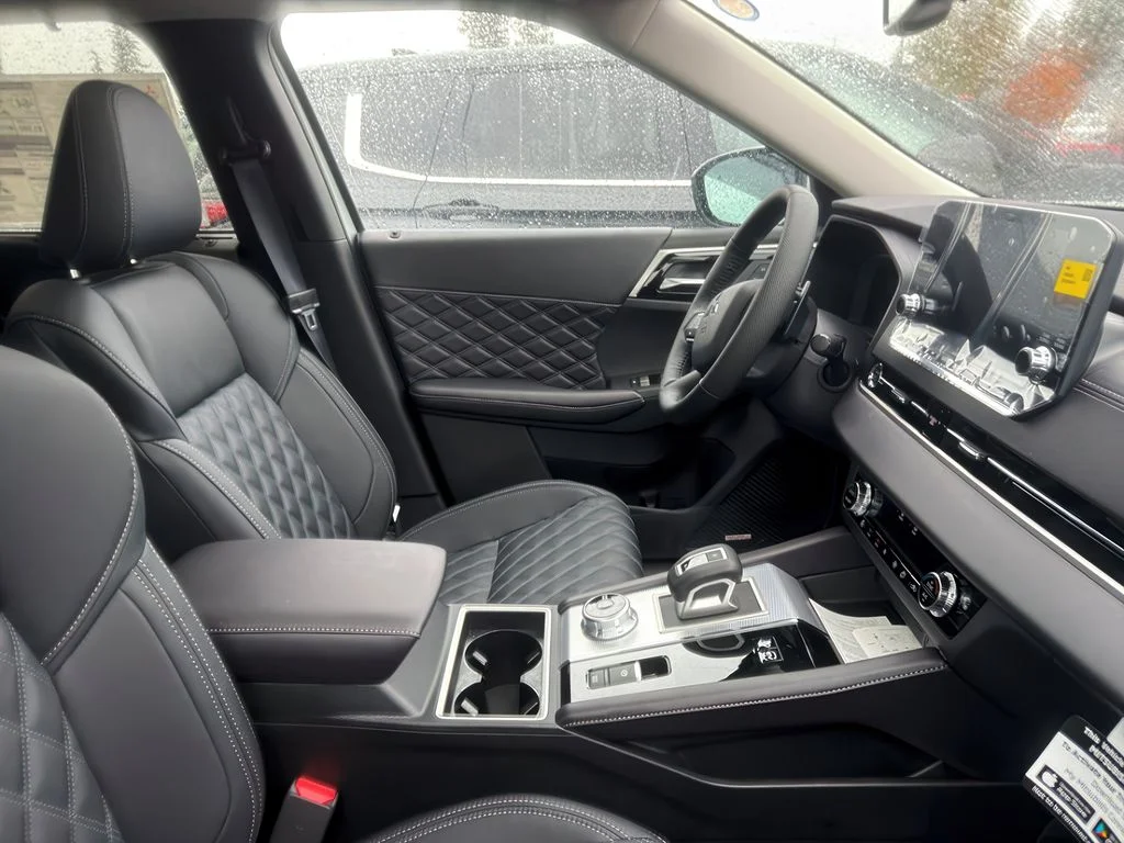 2025 Mitsubishi Outlander Plug-in Hybrid SEL - Photo 11