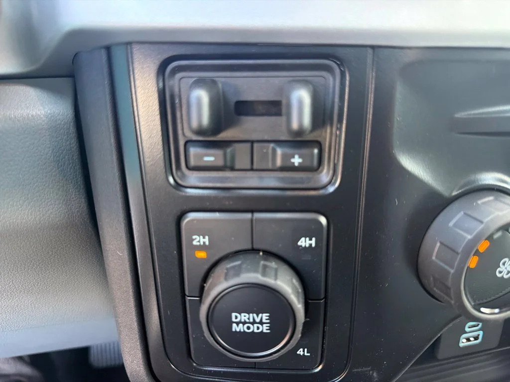 New 2027 Oxford White Ford F-550® XL image 17